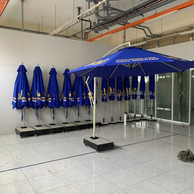 Dù tròn móc câu thông gió đế bê tông 3m - Màu xanh dương nhạt